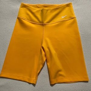 Nike mid-rise biker shorts